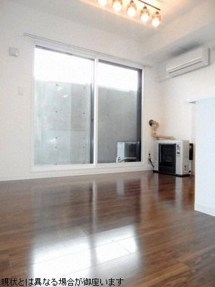 居室・リビング　同物件・別部屋の写真です