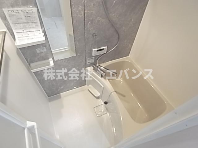 バス・シャワールーム　コンパクトで使いやすいお風呂です
