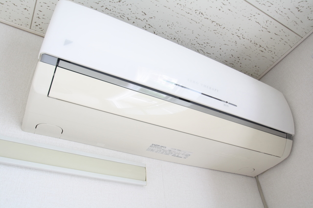 その他設備　洋室にはエアコン付き