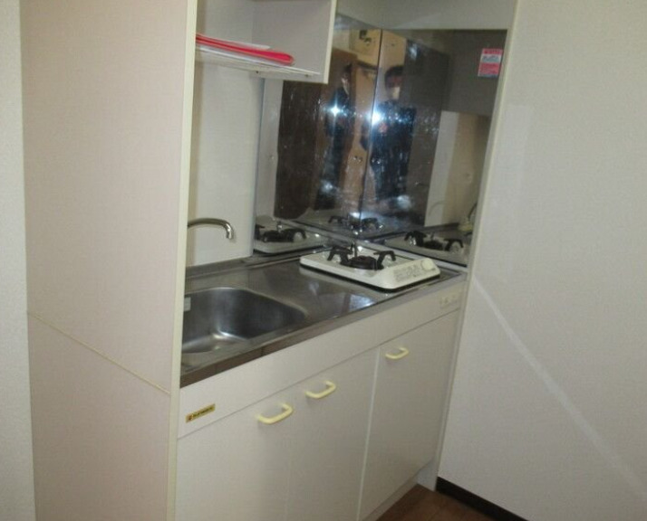 キッチン　別部屋の画像を使用しております。