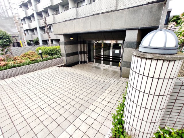 エントランス　ゆとりのあるエントランスです