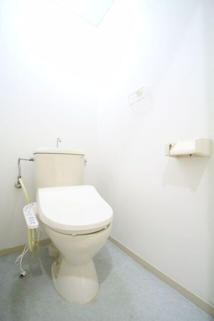 トイレ　※他号室の参考写真です
