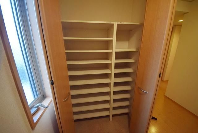 玄関　★たっぷりのシューズＢＯＸです★