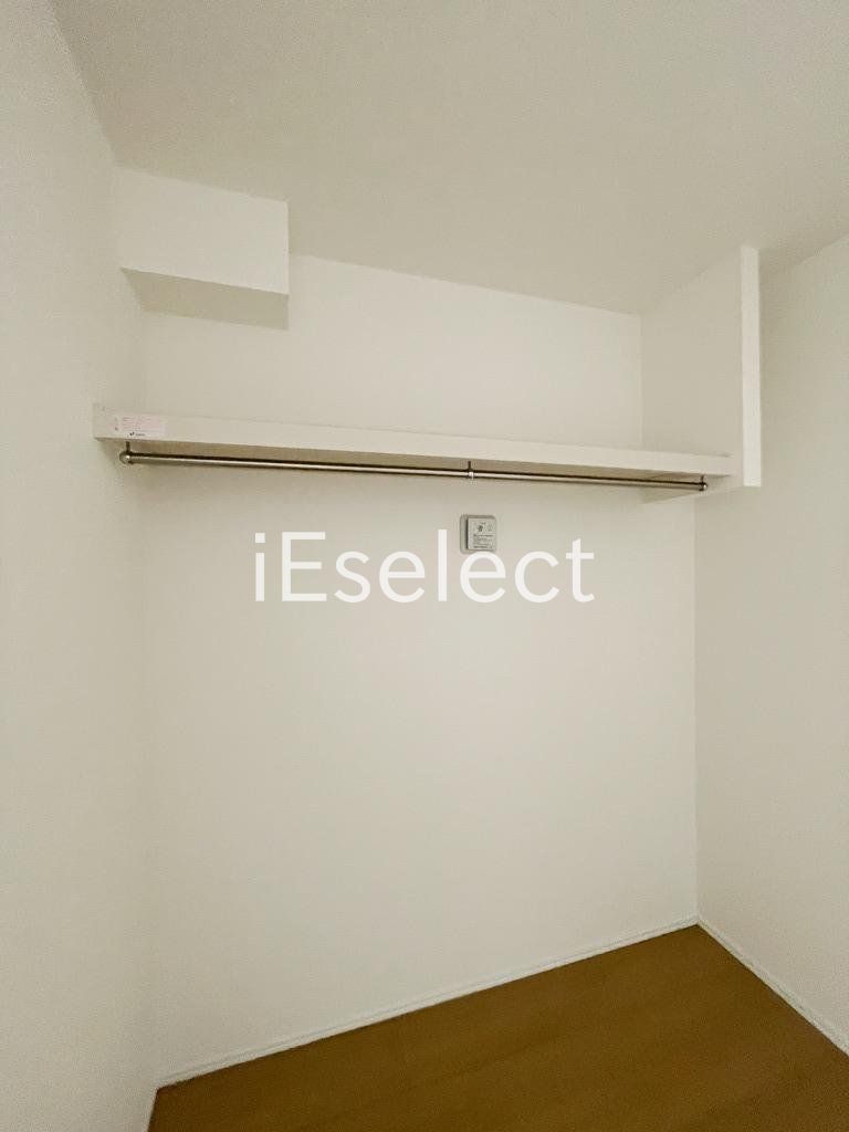 収納　お洋服がかけられます