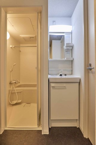 洗面設備　実際のお部屋と異なる場合がございます