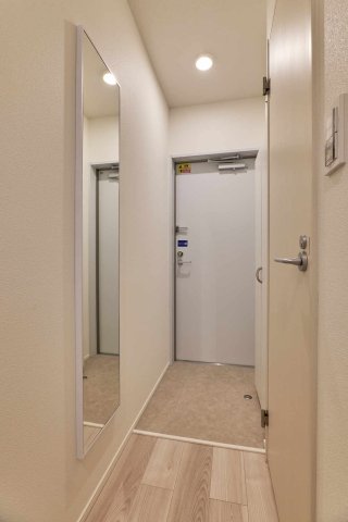 玄関　実際のお部屋と異なる場合がございます