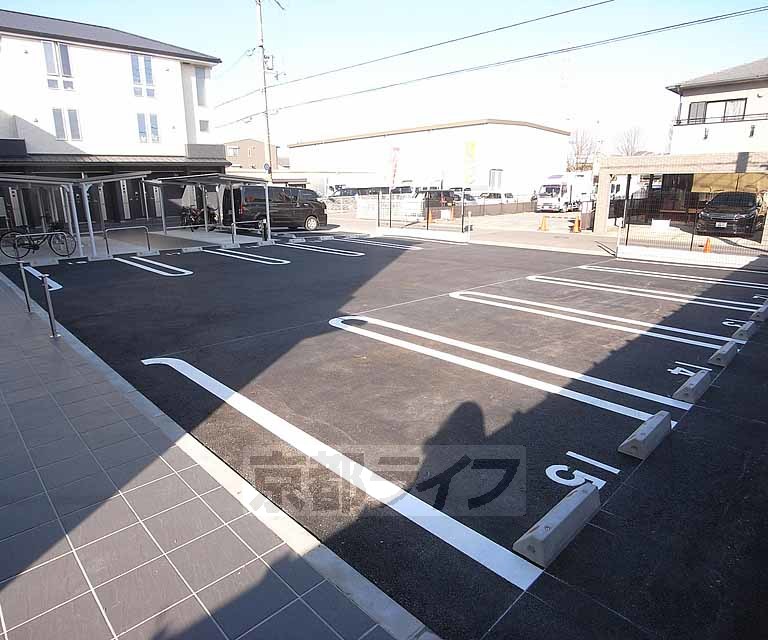 駐車場　共有ガレージです。