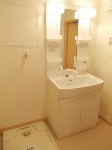 洗面設備　コンパクトで使いやすい洗面所