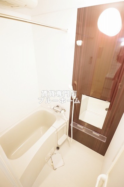 バス・シャワールーム　浴室乾燥機付きのお風呂！
