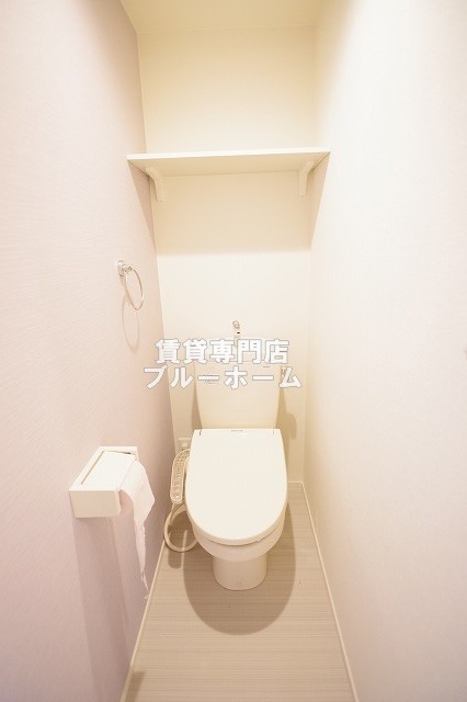 トイレ　温水洗浄便座付き！