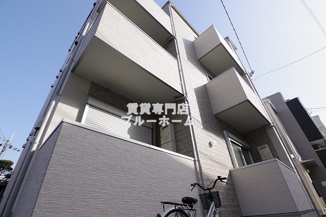 建物外観　木造3階建ての物件！