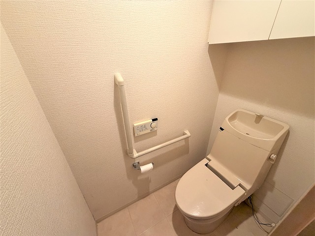 トイレ　嬉しい温水洗浄便座♪