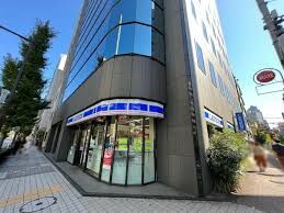 コンビニ　ローソン H八丁堀四丁目店（コンビニ）まで90m