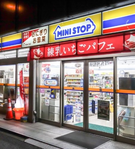 コンビニ　ミニストップ 神田鍛冶町店（コンビニ）まで214m