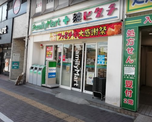 コンビニ　ファミリーマート 薬ヒグチ四谷駅前店（コンビニ）まで423m