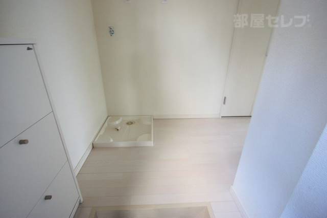 玄関　※２０５号室の写真になります。