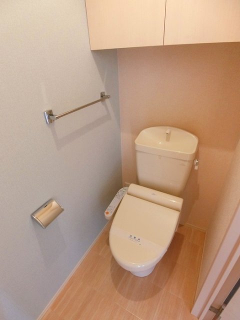 トイレ　同物件別号室の写真です。