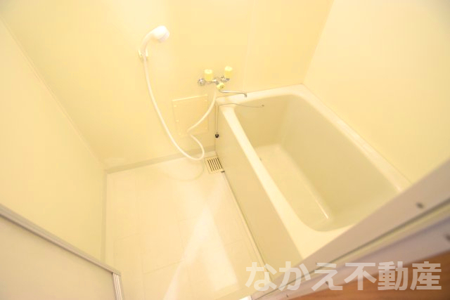 バス・シャワールーム　落ち着いた空間のお風呂です