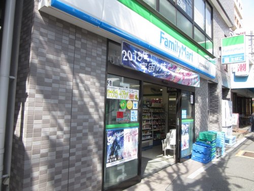 コンビニ　ファミリーマート新宿神楽坂駅前店（コンビニ）まで346m
