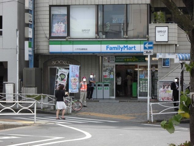 コンビニ　ファミリーマート（コンビニ）まで450m