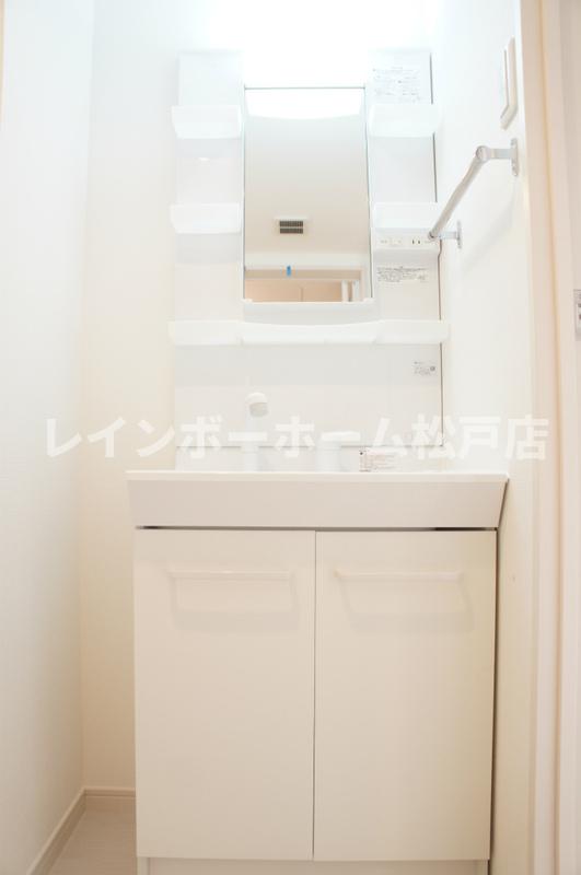 洗面設備　コンパクトで使いやすい洗面所