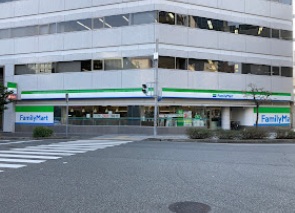コンビニ　ファミリーマート　三宮南店（コンビニ）まで326m