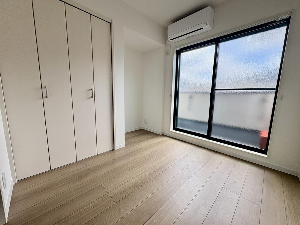 収納　※同建物の別のお部屋の写真です。