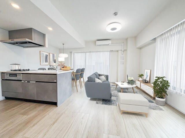 居室・リビング　家具・調度品等はCG加工です。実際の住居 には含まれません。