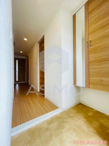 玄関　同マンション別部屋　参考写真