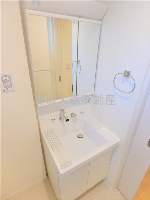 洗面設備　2面鏡の独立洗面台　洗面脱衣所
