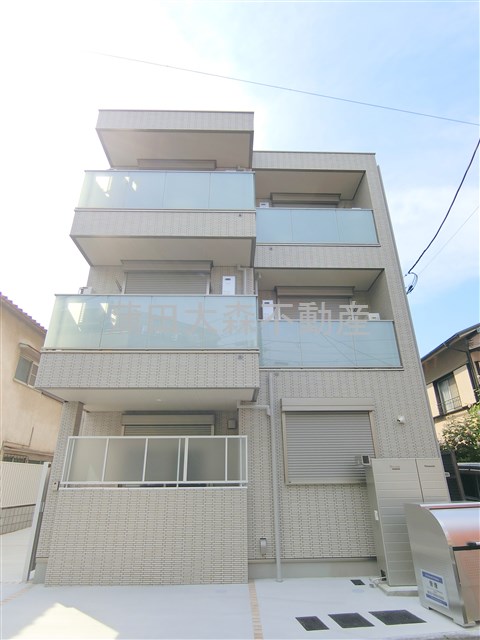 建物外観　2022年9月築　軽量造地上3階建て全部屋1LDK総戸数8戸