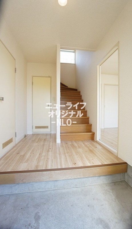 玄関　ゆとりある広さの玄関ホール