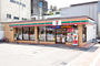 コンビニ　セブンイレブン山口朝田店（コンビニ）まで603m