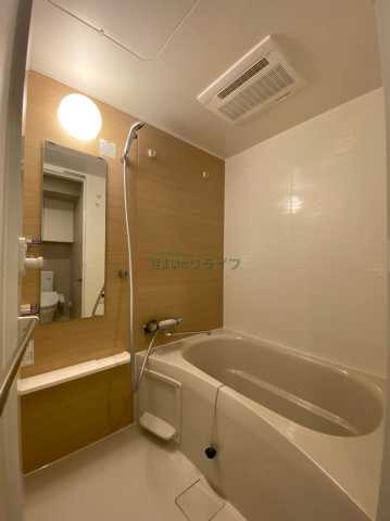バス・シャワールーム　別部屋の写真になります。