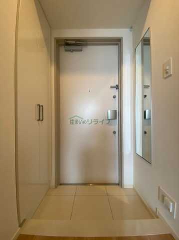 玄関　別部屋の写真になります。