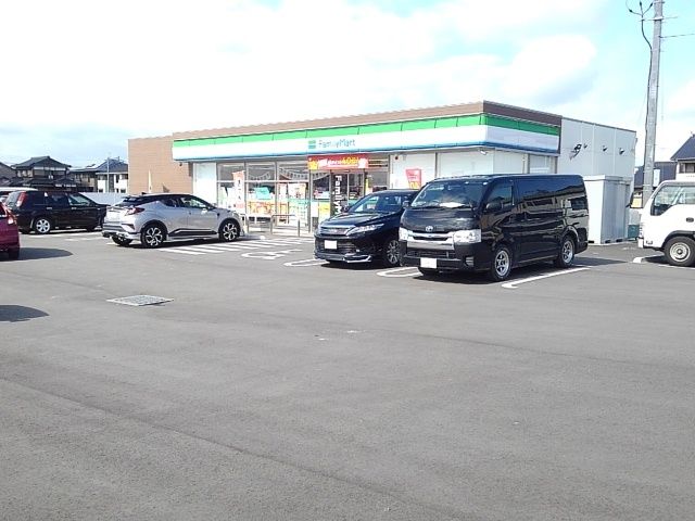 コンビニ　ファミリーマート（コンビニ）まで450m