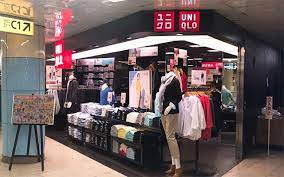 ショッピングセンター　UNIQLO飯田橋メトロピア店（ショッピングセンター）まで350m