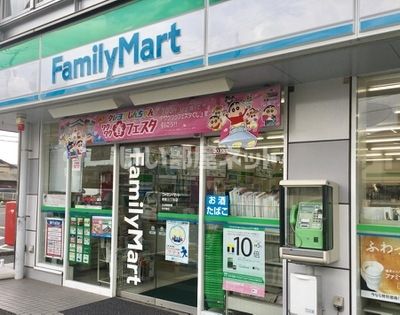 コンビニ　ファミリーマート（コンビニ）まで569m