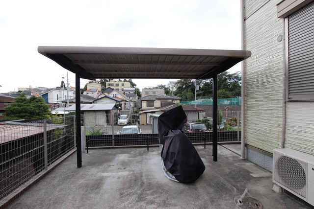 その他共有部分　屋根付き駐輪場があります♪