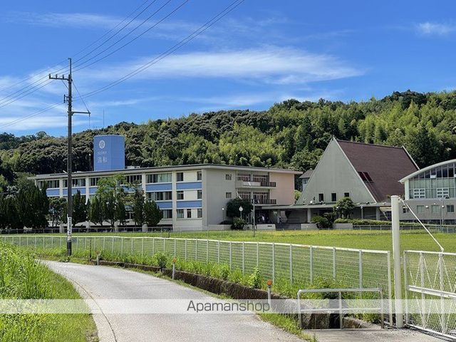 高校・高専　清和女子高等学校（高校・高専）まで909m