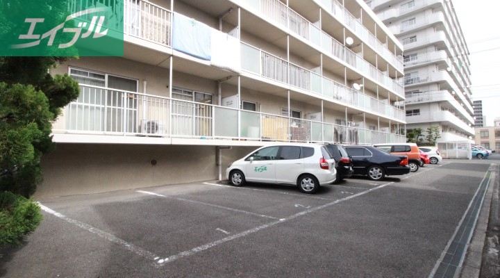 駐車場　駐車場