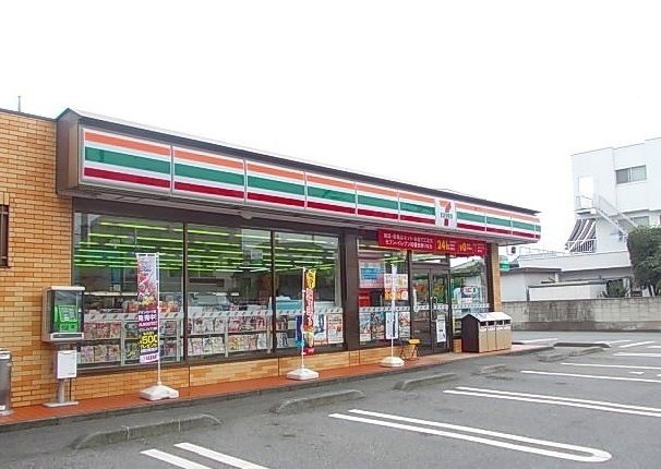 コンビニ　セブンイレブン（コンビニ）まで900m