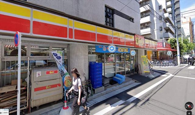 コンビニ　デイリーヤマザキ（コンビニ）まで766m