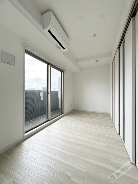 バルコニー　白っぽい明るいお部屋です♪♪