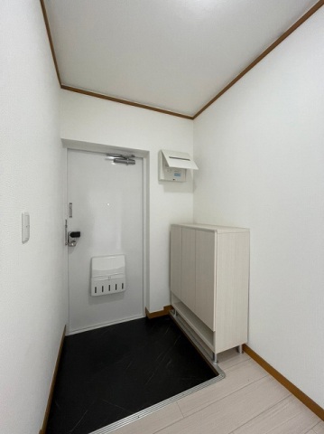 玄関　写真は別のお部屋です。（現況を優先してください）