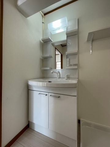 洗面設備　写真は別のお部屋です。（現況を優先してください）