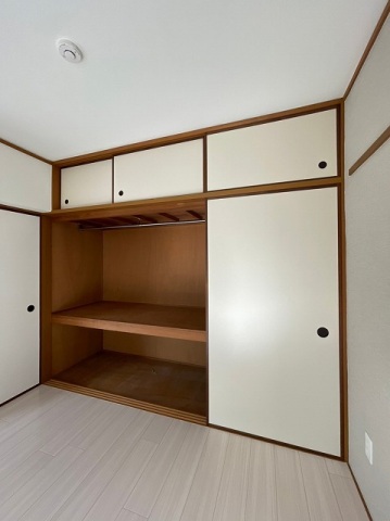 収納　写真は別のお部屋です。（現況を優先してください）