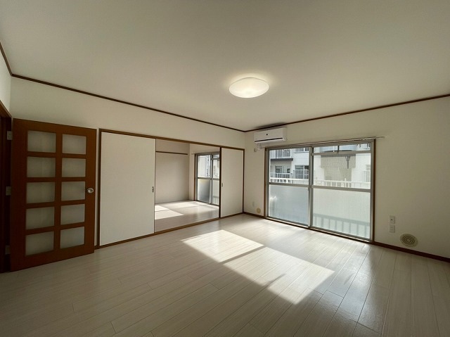 居室・リビング　写真は別のお部屋です。（現況を優先してください）