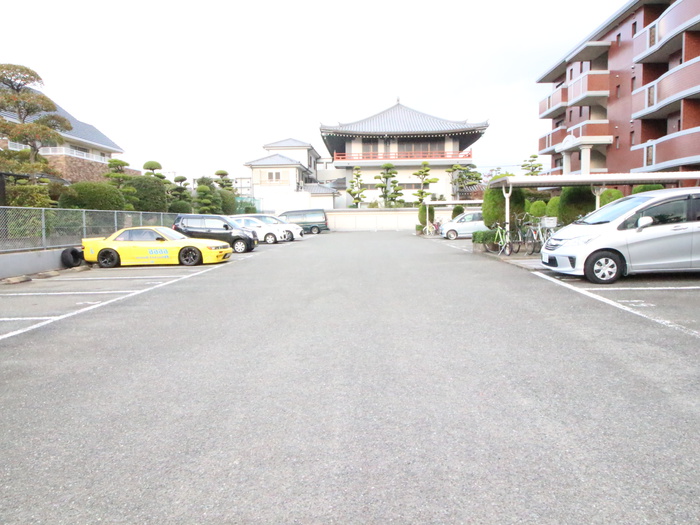 駐車場　別号室のお写真になります。