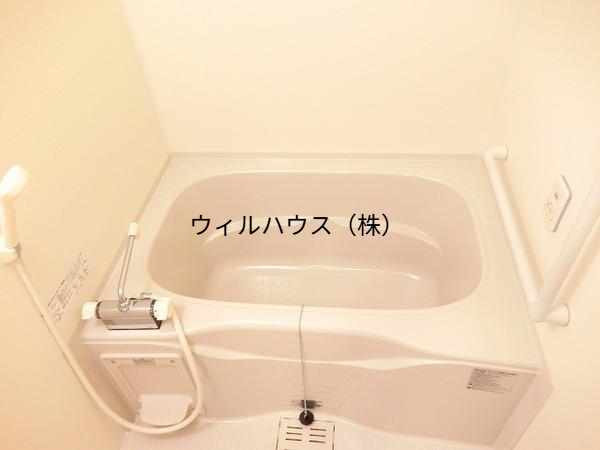 バス・シャワールーム　キレイにリフォームされています！